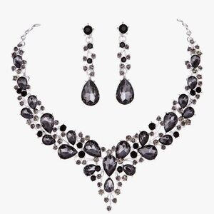 Elegant Black and Silver Jewelry Set